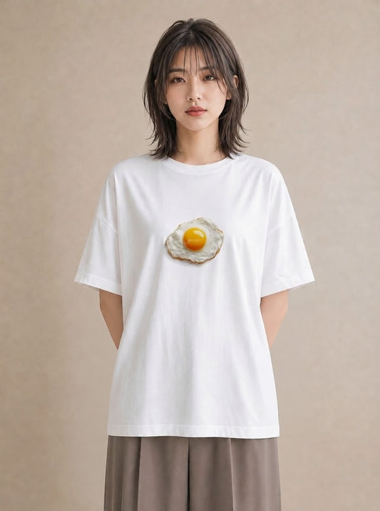 半袖Tシャツ レディース 目玉焼き 食べ物 フード イラスト 可愛い 公園 ママ 白T YMAZO