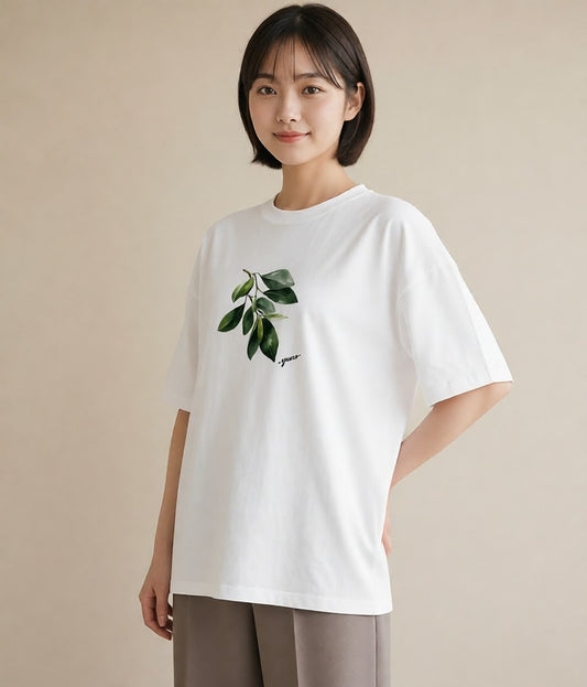 デザインTシャツ レディース ユーカリ 植物 ボタニカル イラスト ニュアンス カジュアルコーデ 買い物 白T YMAZO