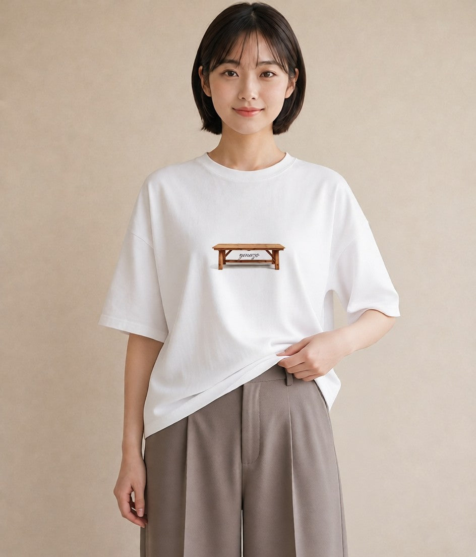 デザインTシャツ レディース 雨上がりのベンチ ベンチ ナチュラル アンティーク イラスト 手描き風 カジュアルコーデ 買い物 白T YMAZO