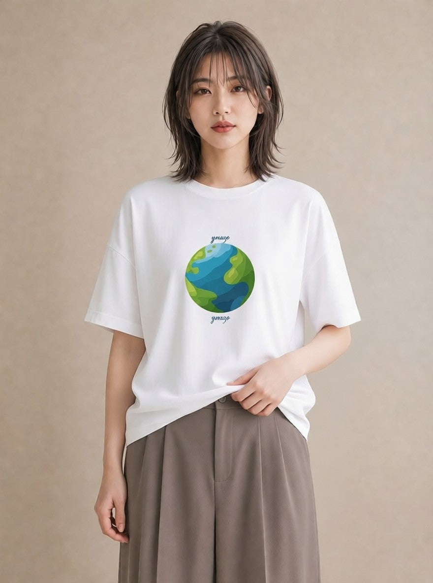 デザインTシャツ レディース 地球 星空 宇宙 イラスト フェミニン 20代 カジュアルコーデ 白T YMAZO