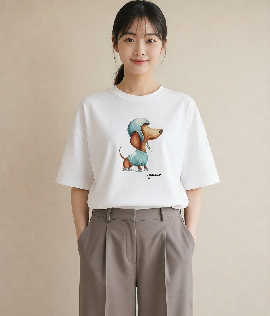デザインTシャツ レディース ミニチュアダックスフンド 犬 いぬ イラスト カジュアルコーデ 買い物 白T YMAZO