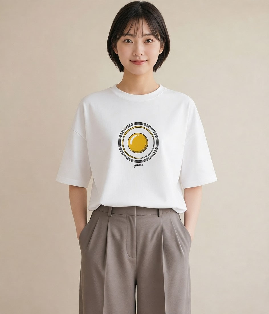 半袖Tシャツ レディース 目玉焼き 食べ物 フード イラスト ゆるコーデ 週末コーデ 敬老の日 白T YMAZO