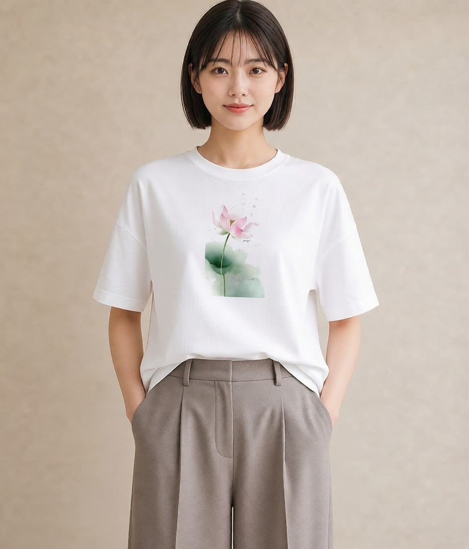 デザインTシャツ レディース 蓮 花 花柄 イラスト 水彩風 ミセス 春コーデ 白T YMAZO