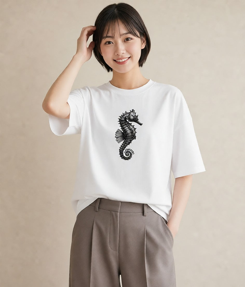 デザインTシャツ レディース タツノオトシゴ 海の生き物 海 イラスト ミニマル 綿100 デート 白T YMAZO