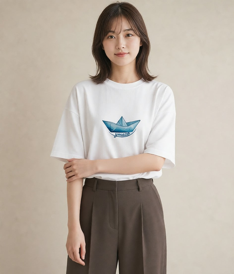 グラフィックTシャツ レディース 紙の船 水辺 ナチュラル アンティーク イラスト お洒落 友達ギフト 部屋着 白T YMAZO