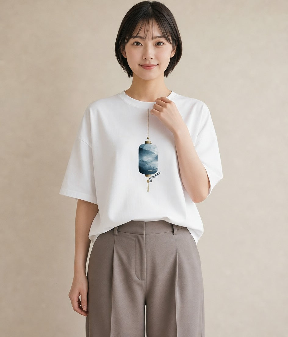 グラフィックTシャツ レディース 街灯 夜霧 夜 ナチュラル アンティーク イラスト ミニマル レイヤード 友達ギフト 白T YMAZO