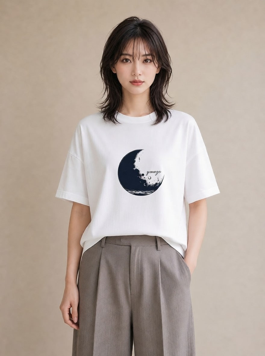 グラフィックTシャツ レディース 三日月 星空 宇宙 イラスト 手描き風 女子会 お揃い 白T YMAZO