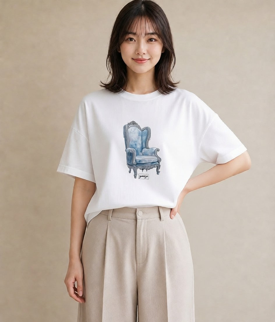 Tシャツ レディース 窓辺の椅子 窓辺 椅子 ナチュラル アンティーク イラスト 水彩風 おしゃれギフト 社会人 白T YMAZO