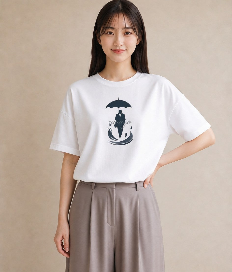 デザインTシャツ レディース 傘 水たまり 雨 ナチュラル アンティーク イラスト 淡色 ギフト 母の日 白T YMAZO