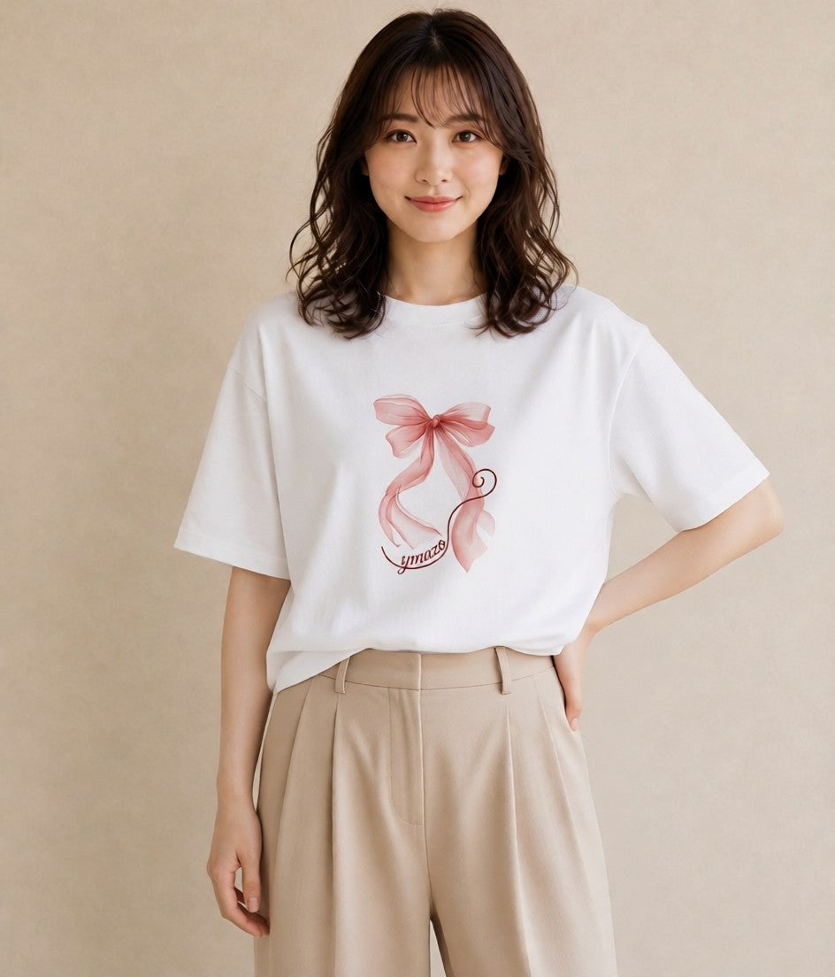 プリントTシャツ レディース リボン 蝶結び ナチュラル アンティーク イラスト 旅行コーデ カジュアルコーデ 買い物 白T YMAZO