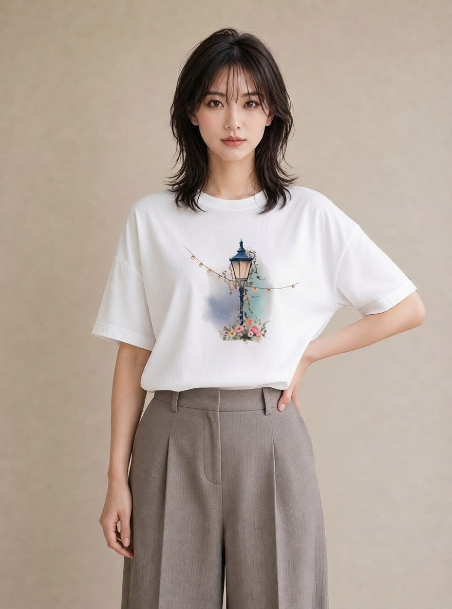 デザインTシャツ レディース 街灯 夜霧 夜 ナチュラル アンティーク イラスト ガーリー カフェ巡り 女子会 白T YMAZO