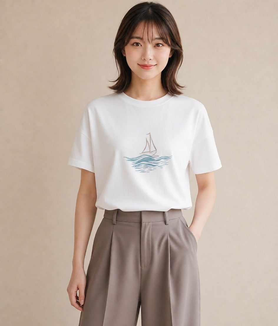 デザインTシャツ レディース 紙の船 水辺 ナチュラル アンティーク イラスト 普段使い カジュアルコーデ 買い物 白T YMAZO