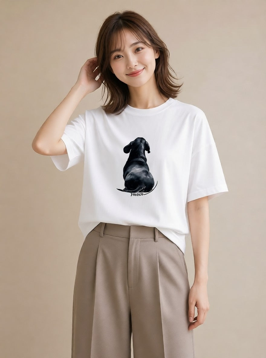 グラフィックTシャツ レディース ミニチュアダックスフンド 犬 いぬ イラスト ガーリー 海 カフェ巡り 白T YMAZO