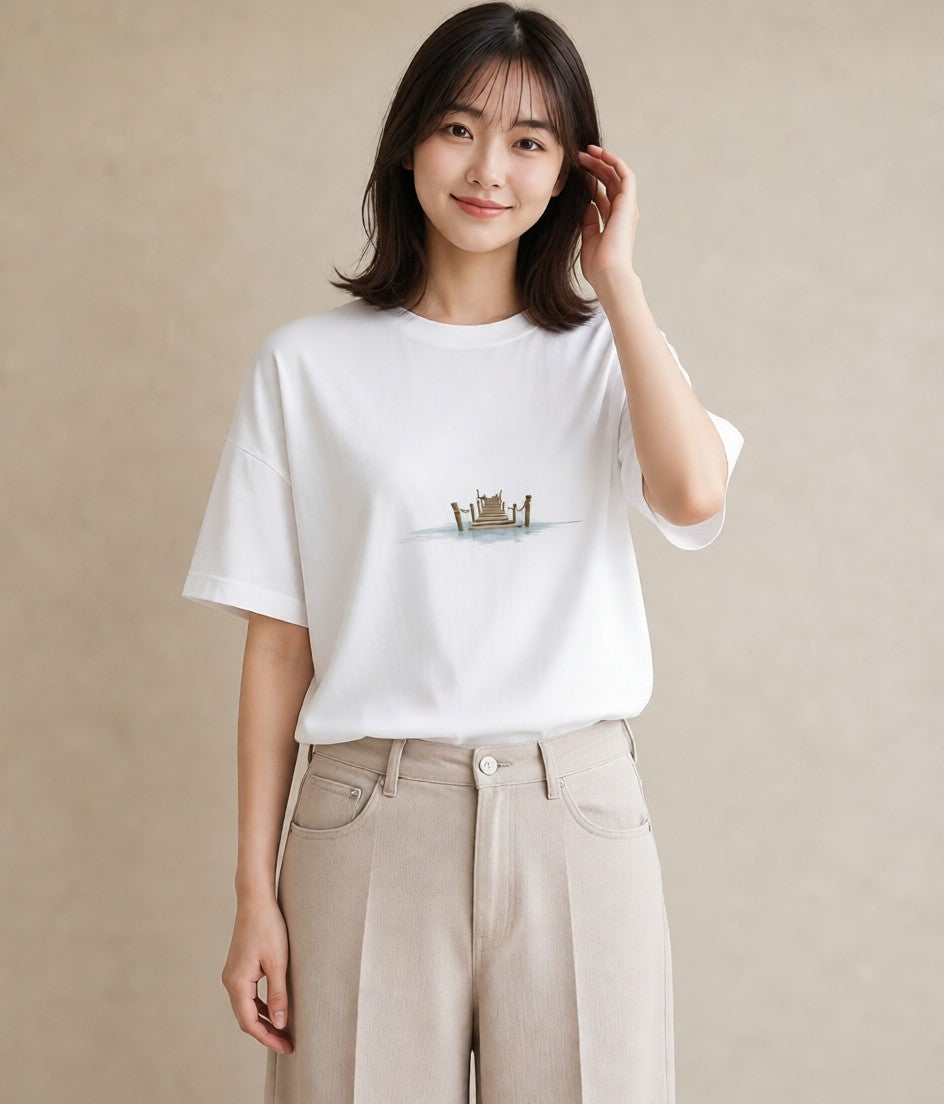 グラフィックTシャツ レディース 桟橋 水辺 波止場 ナチュラル アンティーク イラスト 韓国風 お出かけ 普段着 白T YMAZO
