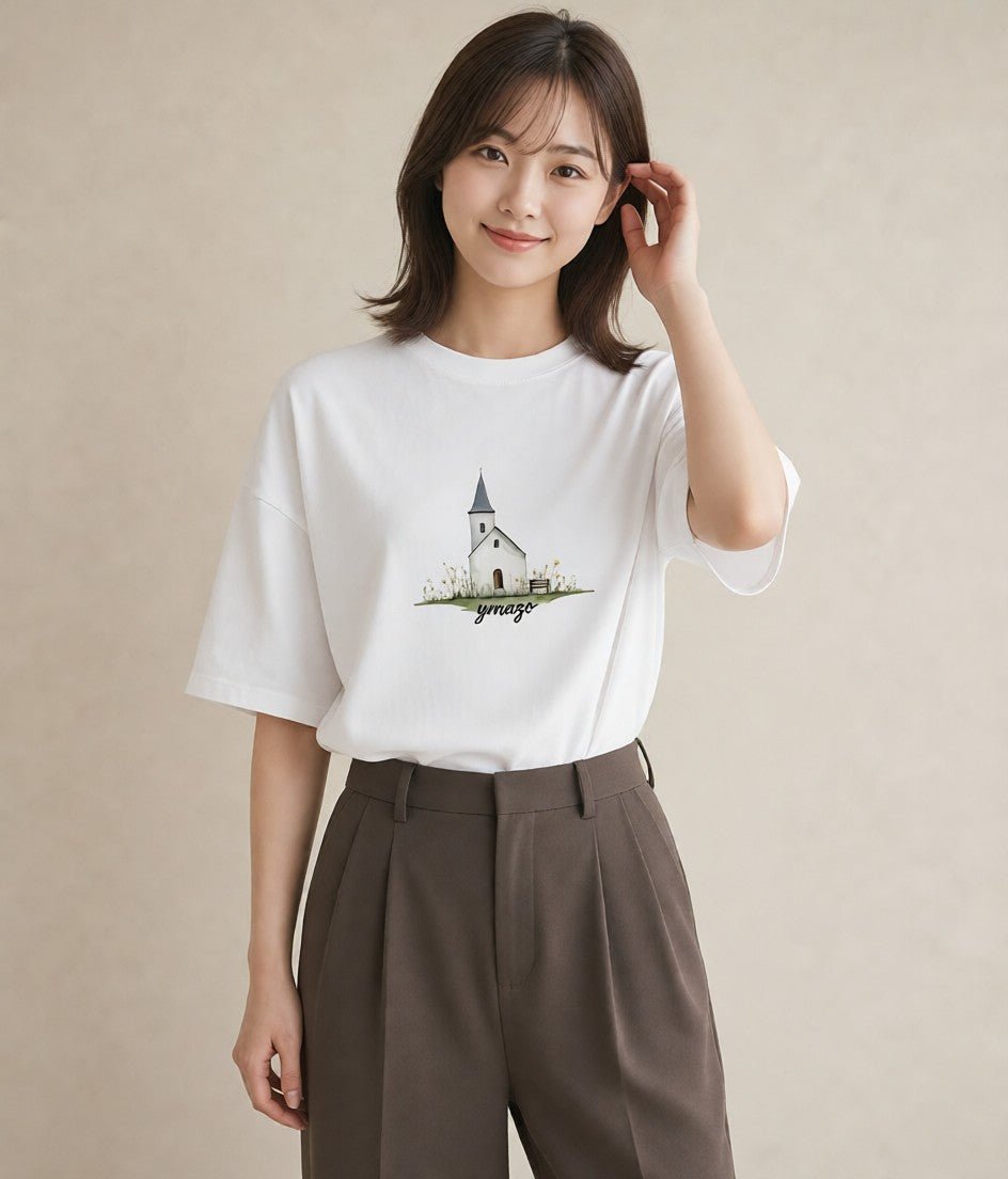 グラフィックTシャツ レディース 灯りの家 小屋 夜 ナチュラル アンティーク イラスト 手描き風 20代 カジュアルコーデ 白T YMAZO