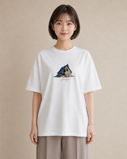 グラフィックTシャツ レディース 灯りの家 小屋 夜 ナチュラル アンティーク イラスト レトロ 自分用 ルームウェア 白T YMAZO