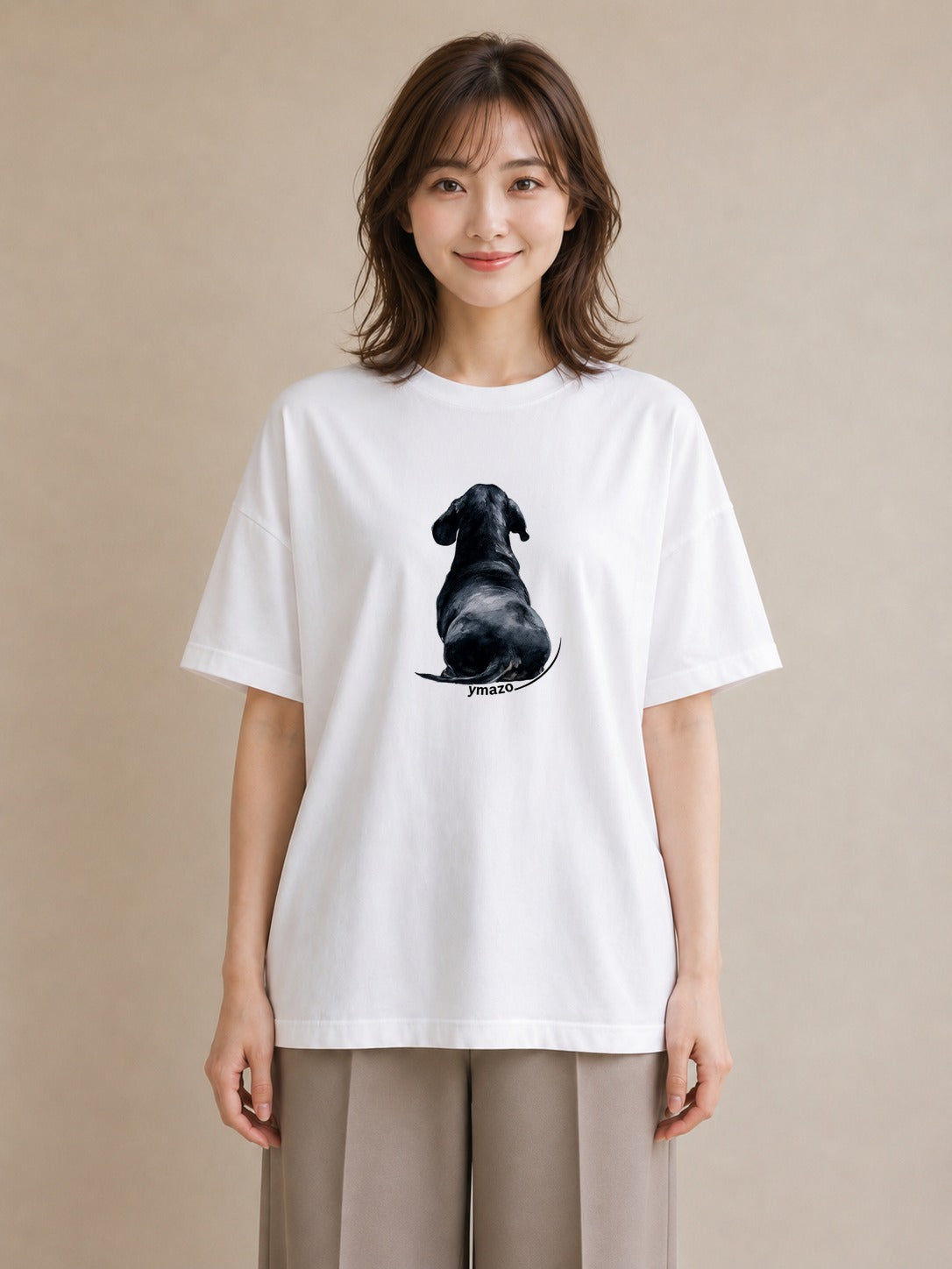 グラフィックTシャツ レディース ミニチュアダックスフンド 犬 いぬ イラスト ガーリー 海 カフェ巡り 白T YMAZO
