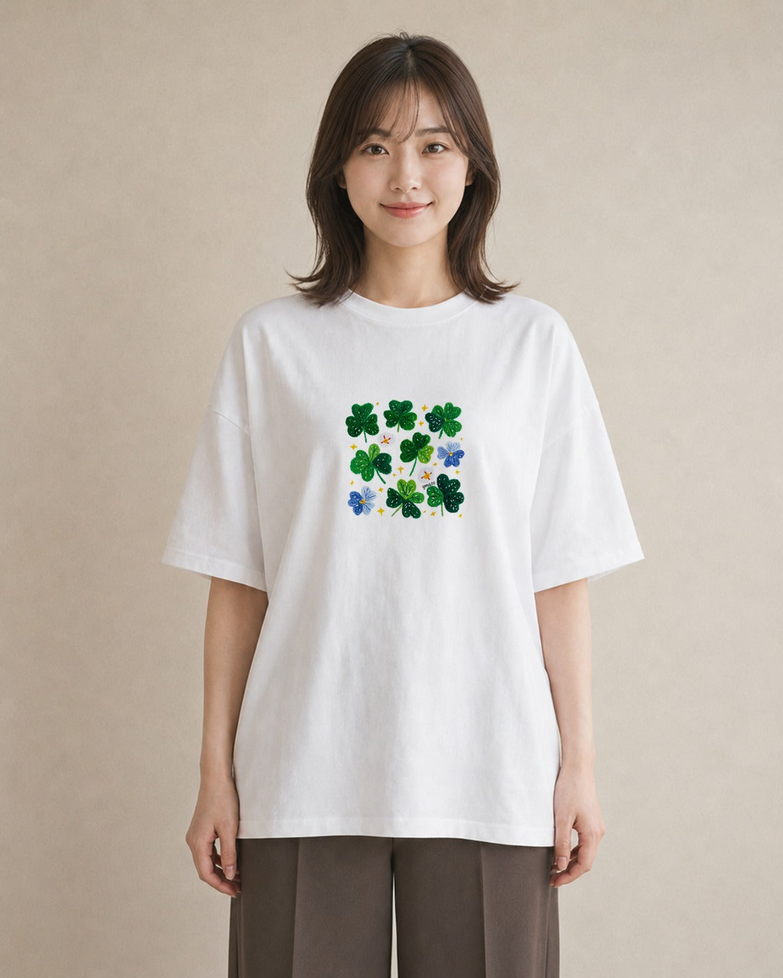プリントTシャツ レディース クローバー 四つ葉 花 花柄 イラスト ユニーク 夏コーデ 通学 白T YMAZO