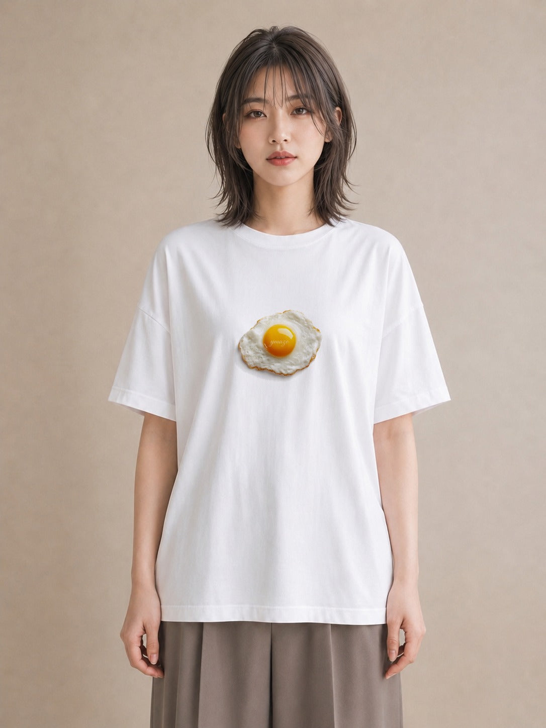 半袖Tシャツ レディース 目玉焼き 食べ物 フード イラスト 可愛い 公園 ママ 白T YMAZO