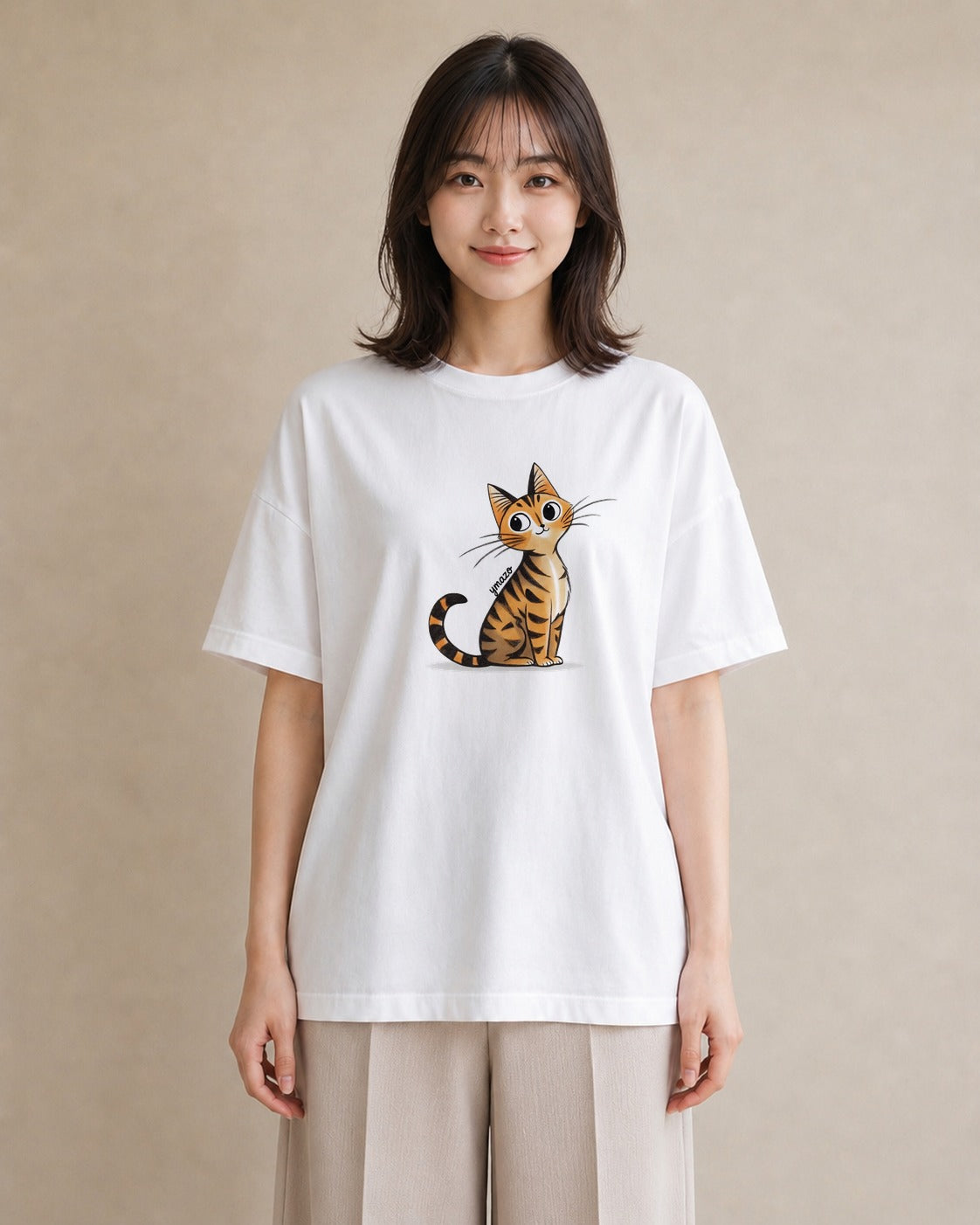 グラフィックTシャツ レディース しっぽ 猫 ねこ イラスト ゆるかわ 秋コーデ おしゃれギフト 白T YMAZO