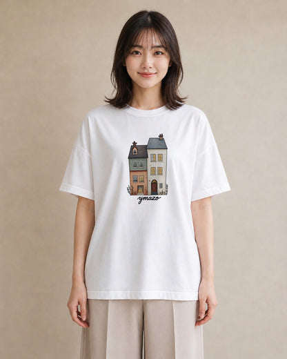デザインTシャツ レディース 灯りの家 小屋 夜 ナチュラル アンティーク イラスト フェミニン 休日 ペアコーデ 白T YMAZO