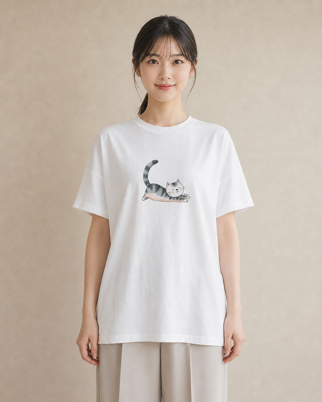 半袖Tシャツ レディース マンチカン 猫 ねこ イラスト カジュアル 在宅 公園 白T YMAZO