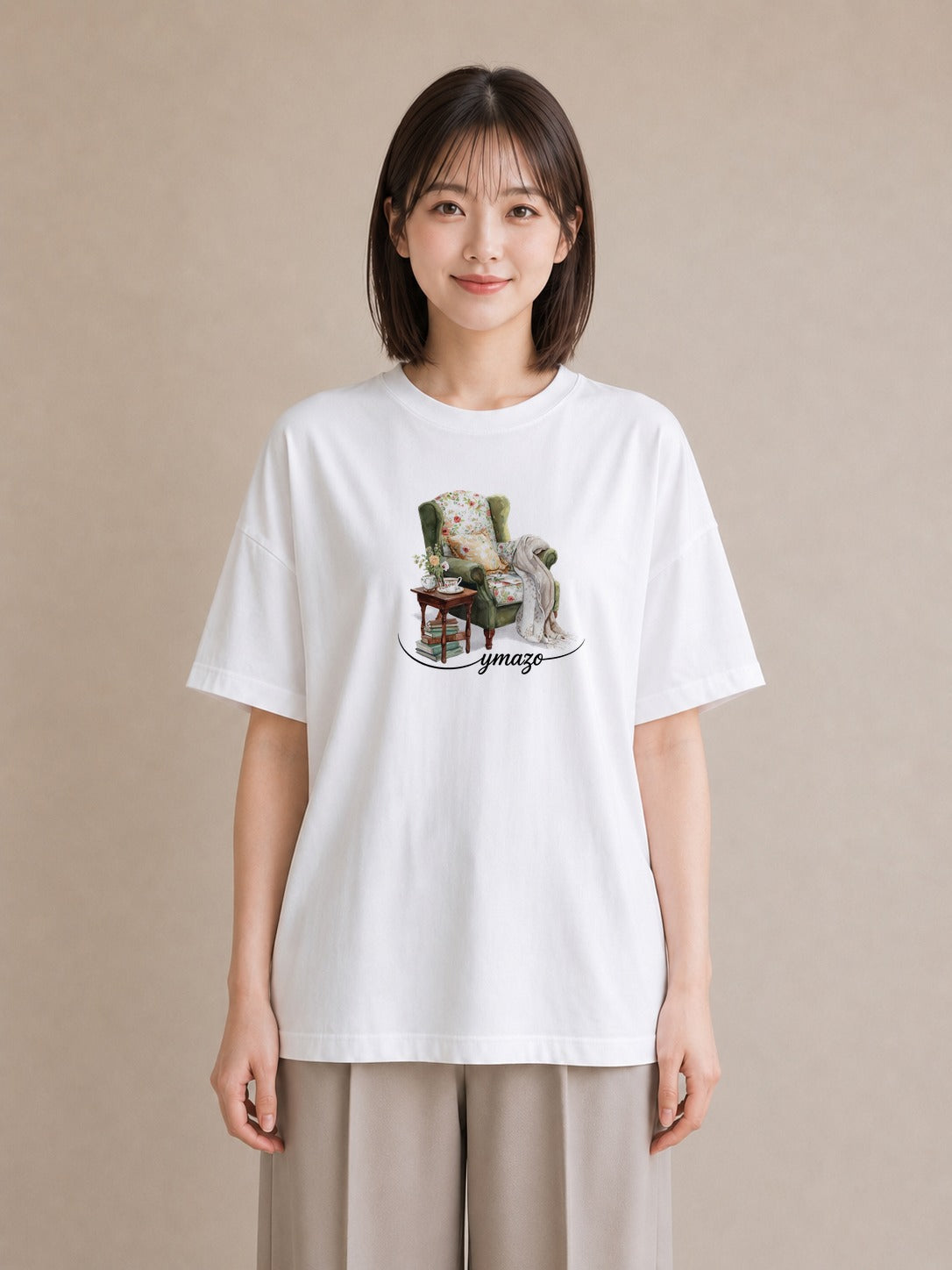 半袖Tシャツ レディース 窓辺の椅子 窓辺 椅子 ナチュラル アンティーク イラスト ニュアンス 旅行用 海 白T YMAZO