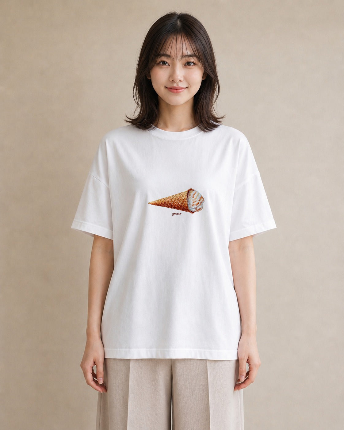 半袖Tシャツ レディース ソフトクリーム 食べ物 フード イラスト ナチュラル ペアコーデ 秋コーデ 白T YMAZO