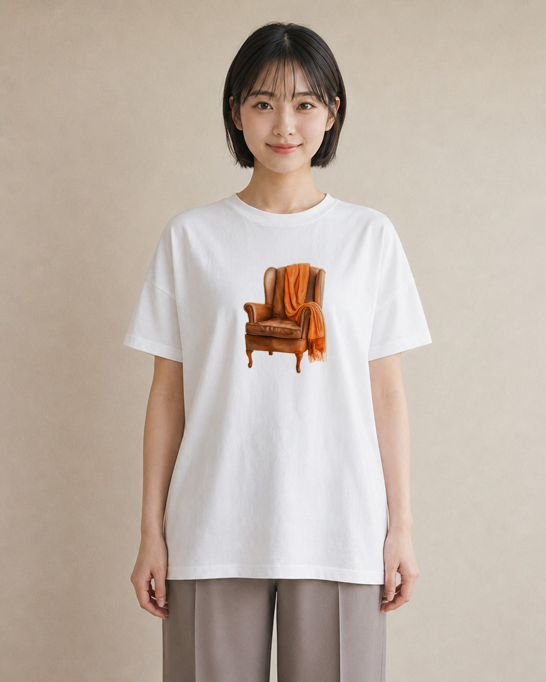 デザインTシャツ レディース 窓辺の椅子 窓辺 椅子 ナチュラル アンティーク イラスト 水彩風 普段着 週末コーデ 白T YMAZO