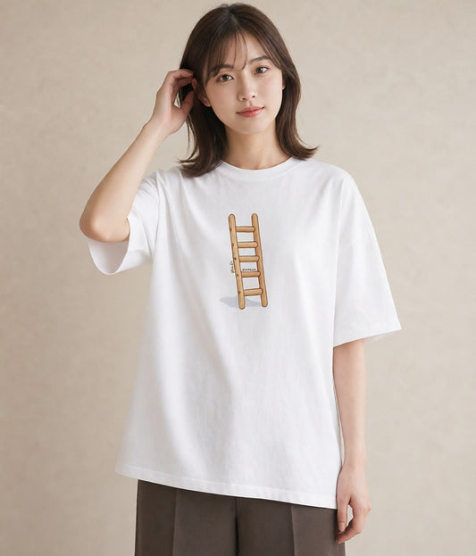 半袖Tシャツ レディース 窓辺の椅子 窓辺 椅子 ナチュラル アンティーク イラスト 抜け感 カジュアルコーデ 買い物 白T YMAZO