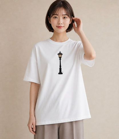 半袖Tシャツ レディース 街灯 夜霧 夜 ナチュラル アンティーク イラスト こなれ感 母の日 ビーチ 白T YMAZO