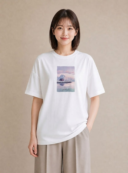 デザインTシャツ レディース 湖畔の小屋 湖 小屋 ナチュラル アンティーク イラスト ポップ 部屋着 女性向けギフト 白T YMAZO
