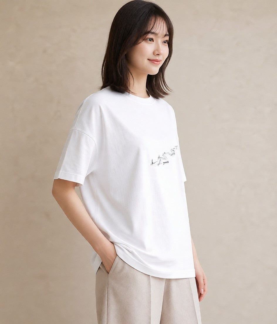 デザインTシャツ レディース 雨上がりの小道 雨上がり 小道 ナチュラル アンティーク イラスト 普段使い 公園 ママ 白T YMAZO
