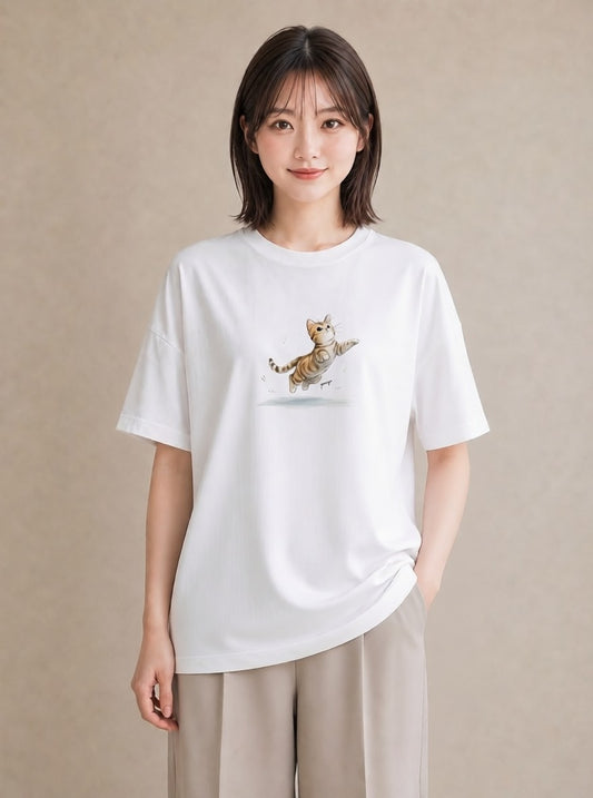 半袖Tシャツ レディース マンチカン 猫 ねこ イラスト きれいめ 公園 ママ 白T YMAZO