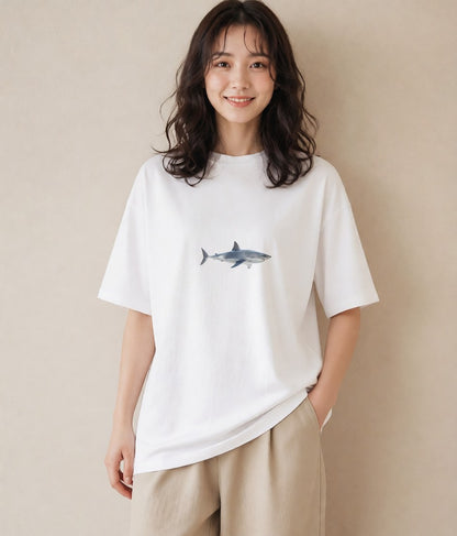 半袖Tシャツ レディース サメ 海の生き物 海 イラスト アート風 ママ カフェ服 白T YMAZO