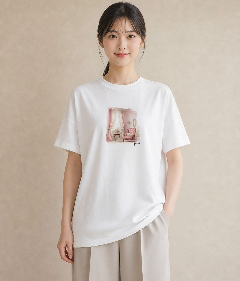 グラフィックTシャツ レディース 窓辺の椅子 窓辺 椅子 ナチュラル アンティーク イラスト 休日コーデ カフェ巡り 女子会 白T YMAZO