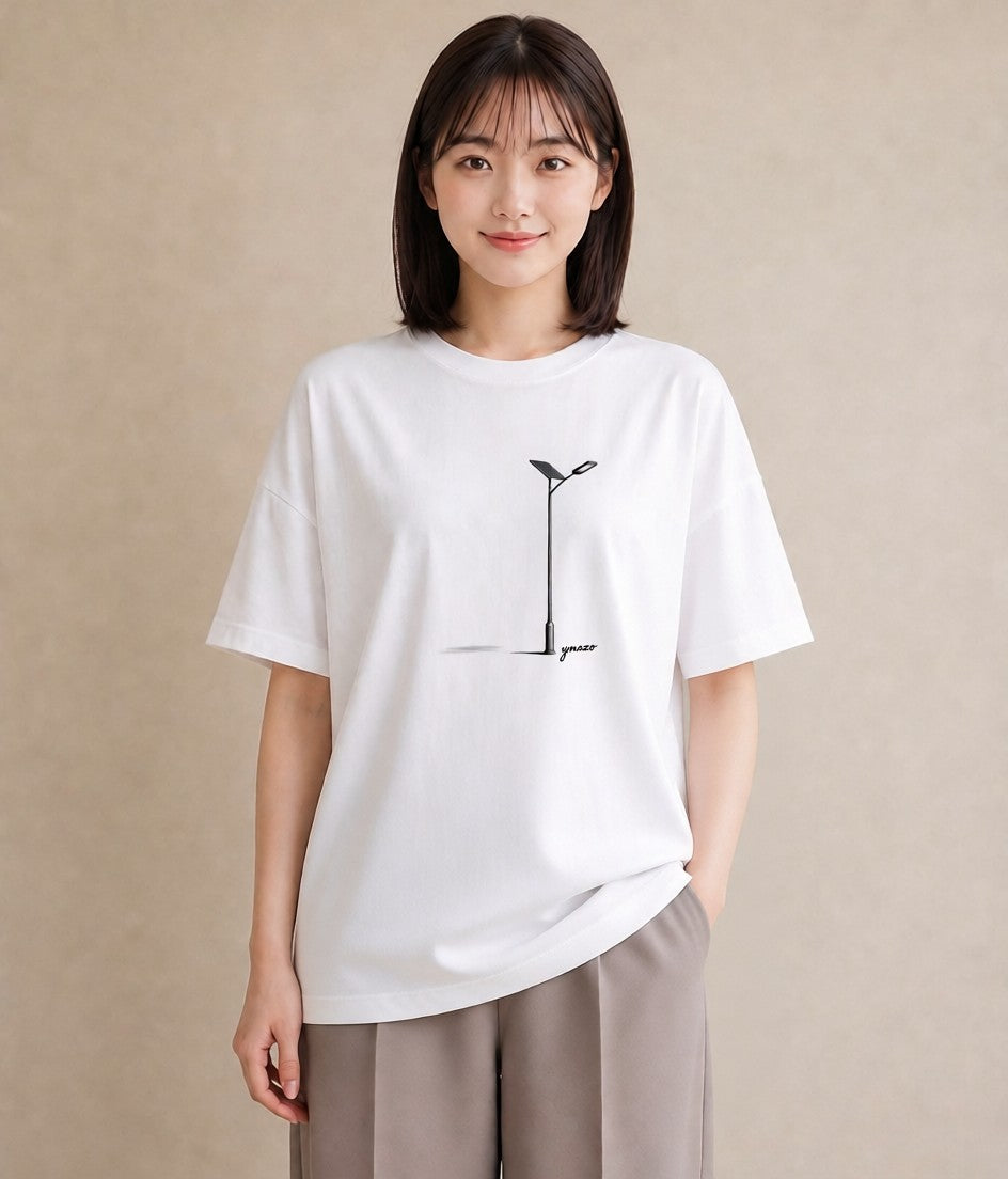 デザインTシャツ レディース 街灯 夜霧 夜 ナチュラル アンティーク イラスト カフェコーデ 海 カフェ巡り 白T YMAZO