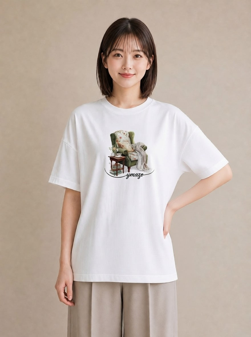 半袖Tシャツ レディース 窓辺の椅子 窓辺 椅子 ナチュラル アンティーク イラスト ニュアンス 旅行用 海 白T YMAZO