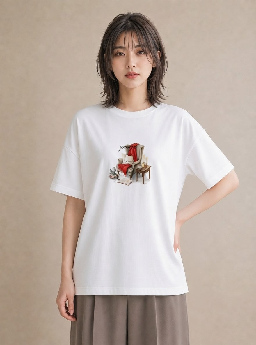 デザインTシャツ レディース 窓辺の椅子 窓辺 椅子 ナチュラル アンティーク イラスト お洒落 自分用 ルームウェア 白T YMAZO