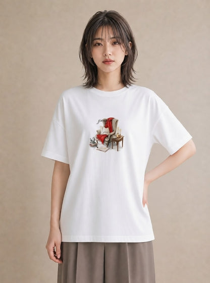 デザインTシャツ レディース 窓辺の椅子 窓辺 椅子 ナチュラル アンティーク イラスト お洒落 自分用 ルームウェア 白T YMAZO
