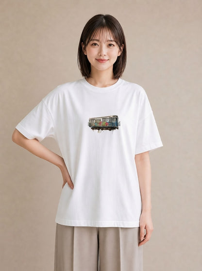 デザインTシャツ レディース 駅のホーム ローカル線 駅 ナチュラル アンティーク イラスト ニュアンス 週末コーデ 敬老の日 白T YMAZO