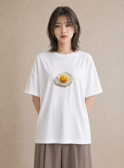 半袖Tシャツ レディース 目玉焼き 食べ物 フード イラスト 可愛い 公園 ママ 白T YMAZO