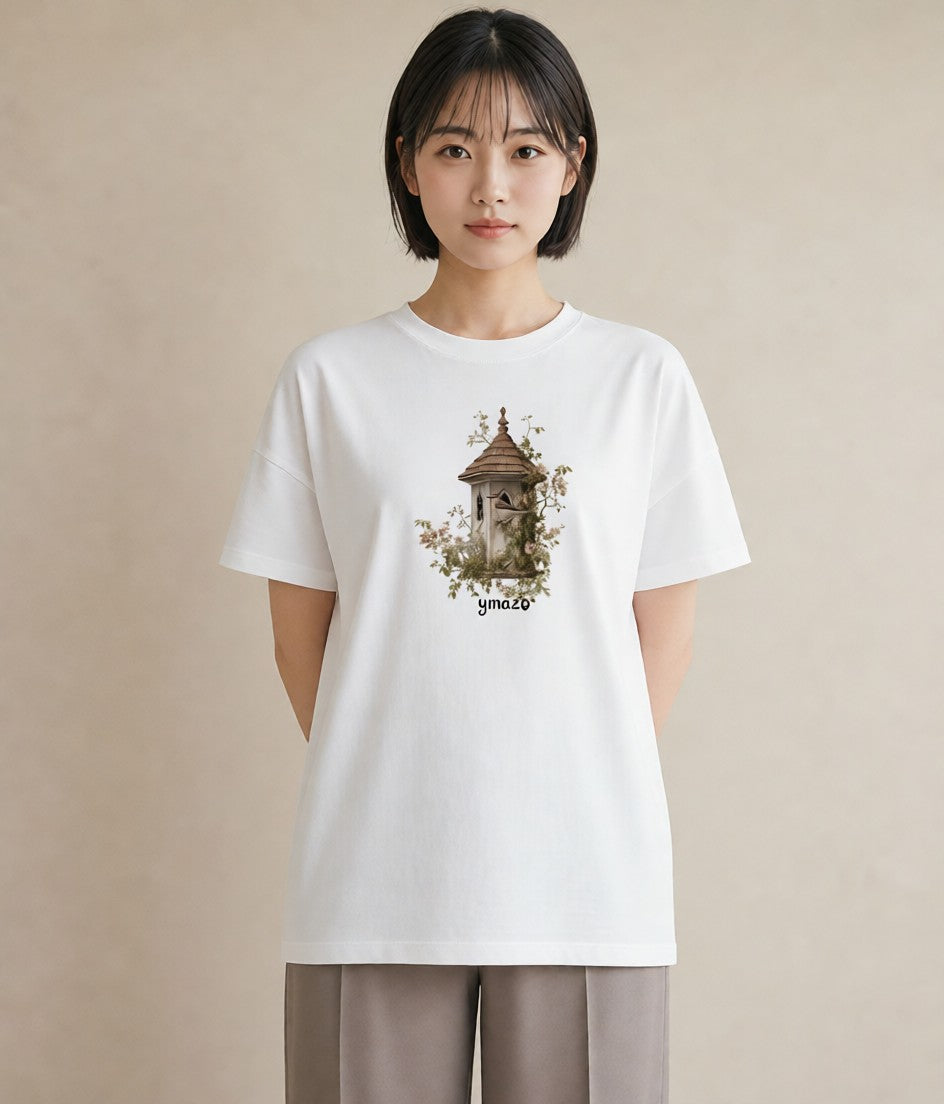 デザインTシャツ レディース 遠い家と鳥 風景 鳥 ナチュラル アンティーク イラスト アート風 女性向けギフト 散歩 白T YMAZO
