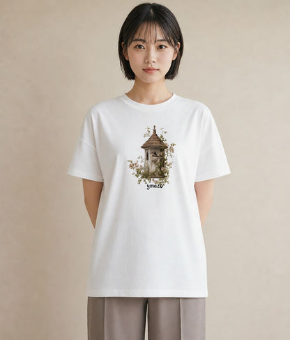 デザインTシャツ レディース 遠い家と鳥 風景 鳥 ナチュラル アンティーク イラスト アート風 女性向けギフト 散歩 白T YMAZO