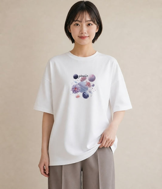 グラフィックTシャツ レディース 宇宙 星空 イラスト フェミニン 帰省 ラフ 白T YMAZO