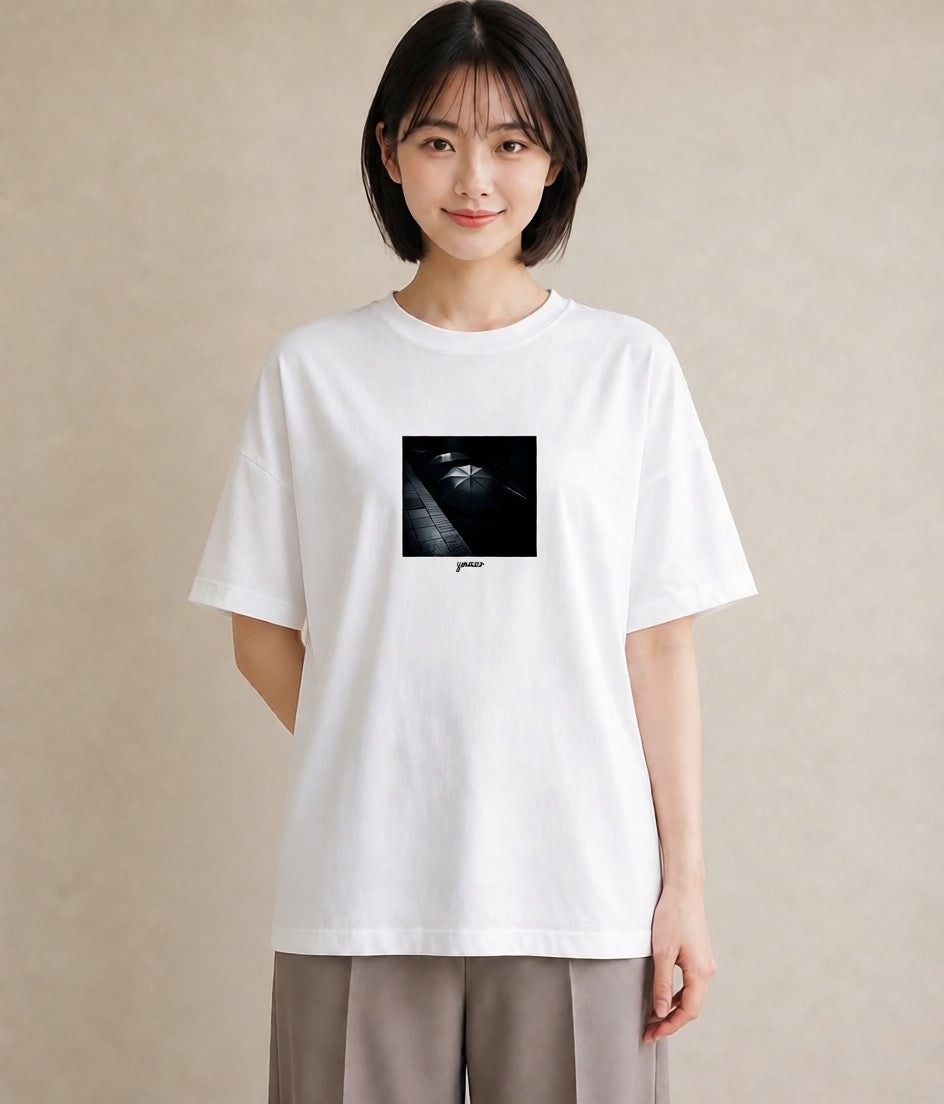 半袖Tシャツ レディース 傘 水たまり 雨 ナチュラル アンティーク イラスト ミニマル 海 カフェ巡り 白T YMAZO
