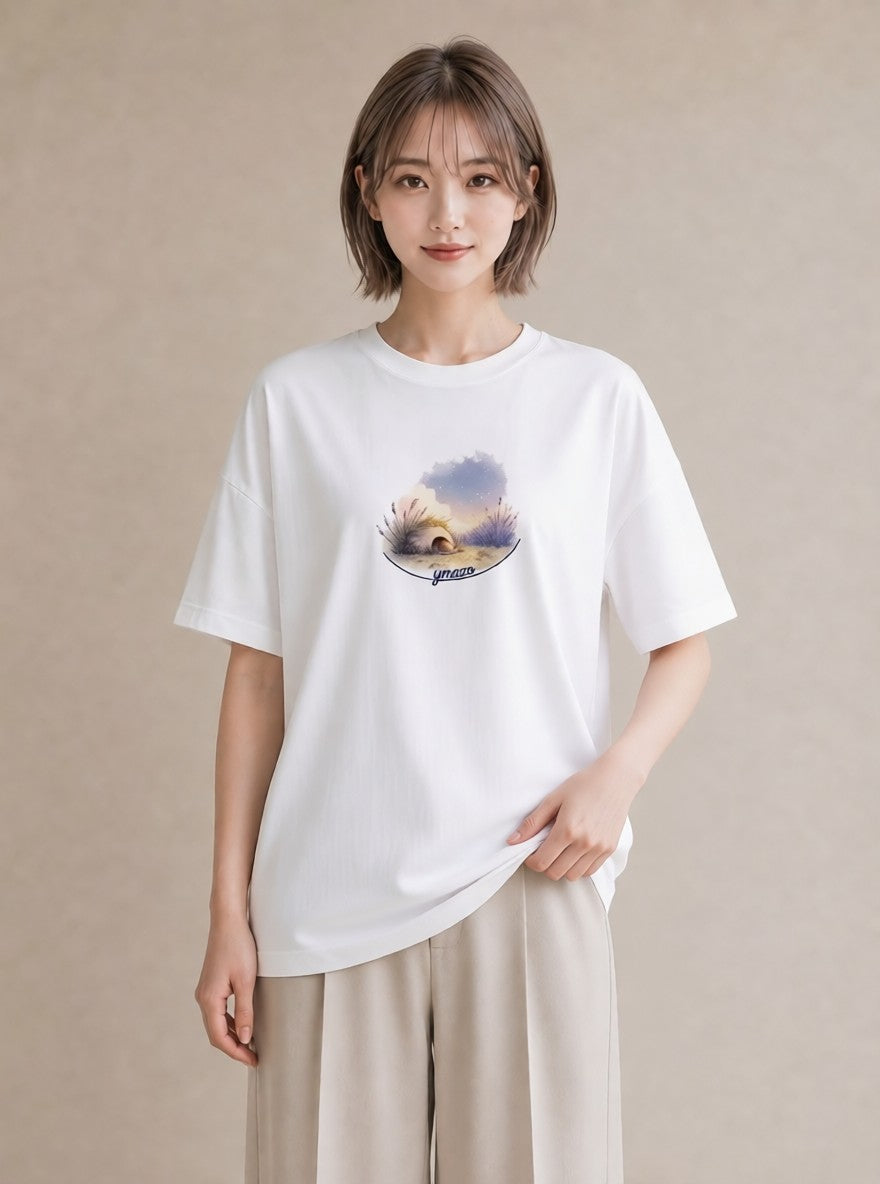 グラフィックTシャツ レディース 灯りの家 小屋 夜 ナチュラル アンティーク イラスト きれいめカジュアル 公園 ママ 白T YMAZO