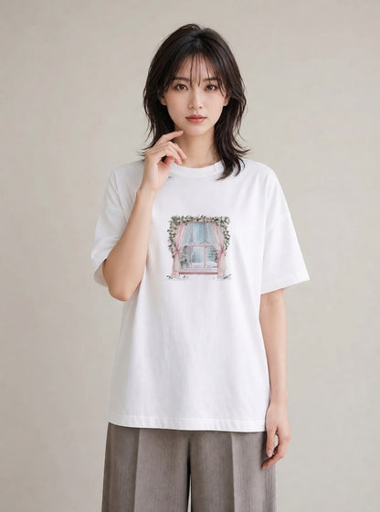 プリントTシャツ レディース 窓辺の雨 雨の日 窓 ナチュラル アンティーク イラスト こなれ感 ママ カフェ服 白T YMAZO
