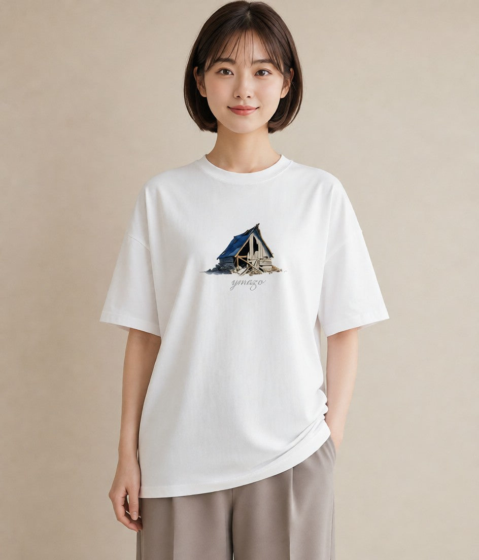 グラフィックTシャツ レディース 灯りの家 小屋 夜 ナチュラル アンティーク イラスト レトロ 自分用 ルームウェア 白T YMAZO