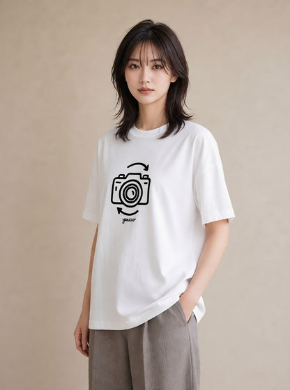 グラフィックTシャツ レディース カメラ フィルムカメラ レトロカメラ イラスト 個性的 海 カフェ巡り 白T YMAZO